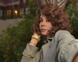 Caresse Bashar Instagram - .
سيلفي لقمر؟!.... ليش لاء
.
كل الحب 💫
.
#كاريس_بشار #قمر #سوق_الحرير #karess_bashar #damascus #دبي #dubai