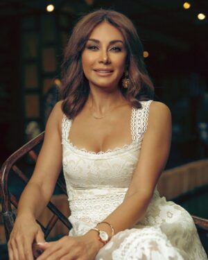Caresse Bashar Instagram - .
دبي كل الحب ❤️
.
#كاريس_بشار #Karess_Bashar #الإمارات #دبي
. 

PR @mayabarakat1
Stylist @mira.jnaid
Photo credit @abdullahrammal
Mekup @jamilousicreah
Hairdresser @lavbeautycentre
Dress @designer_24leb