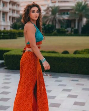 Caresse Bashar Instagram - .
وصيف 🌞
.
كل الحب 💫
.
@rafflespalmdubai
@all_mea
Photo by: @by.m.bilal
.
#كاريس_بشار #دبي
#karess_bashar #uae #dubai