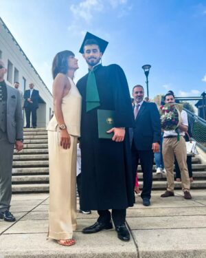 Caresse Bashar Instagram - .
تخرجنا 👨‍🎓😊
. 
كل الحب 💫
. 
#كاريس_بشار #karess_bashar