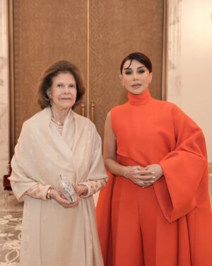 Caresse Bashar Instagram - . 
تشرفت بحضور العشاء الخيري لمينتور العربية تحت رعاية صاحبة السمو الشيخة موزا بنت ناصر وبحضور جلالة الملكة سيلفيا ملكة السويد رئيسة مينتور العالمية والذي استضافه سمو الأمير الملكي تركي بن طلال بن عبد العزيز رئيس مينتور العربية 
شكراً مينتور  العربية على إتاحة الفرصة كي أكون معكم للسنة الثانية على التوالي كعضو لجنة تحكيم أفلام وأغاني تمكين الشباب  
‏I was honored to attend Mentor Arabia charity dinner under the patronage of Her Highness Sheikha Moza bint Nasser and in the presence of Her Majesty Queen Silvia of Sweden, President of Mentor International, which was hosted by His Royal Highness Prince Turki bin Talal bin Abdulaziz, Chairman of Mentor Arabia. 
‏Thank you, Mentor Arabia, for the opportunity to be with you for the second time in a row as a member of your Youth Empowerment Film Competition Jury
. 
كل الحب 💫
. 
#karess_bashar #towardssustainablecommunities
#mentorarabia #doha #qatar
. 
.

Stylist @yasminekenawi 
Jumpsuit @stephanerolland_paris 
Jewelry @yeprem @alfardanjewellery 
MUA @hebaalshshtawi 
Hair @nailash_lab 
Photographer @rafidallo