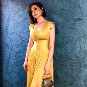 Caresse Bashar Instagram - ........... ومن بعد حجر طويل

كل الحب 💫

#كاريس_بشار #دبي #dubai #karess_bashar 
Stylist : @mira.jnaid 
Dress : @designer_24leb 📷 : @aline_mouawad