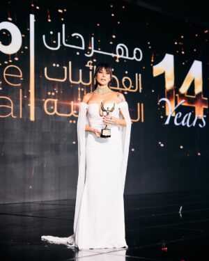 Caresse Bashar Instagram - .
سعيدة بتكريمي بمصر بجائزة أفضل ممثلة عربية عن مسلسل ستيلتو 

كل الحب 💫
.
#كاريس_بشار #ستيلتو #القاهرة #karess_bashar#arab_sat_festival 
.
@arabsatfestival
.

Stylist: @mira.jnaid
Makeup:@dina.dimitry
Hair:@alamode.salon @tarek_titoo_
Jewelry: @tahanjewelry 
Handbag: @okhtein
Photographer: @hamedkblog
