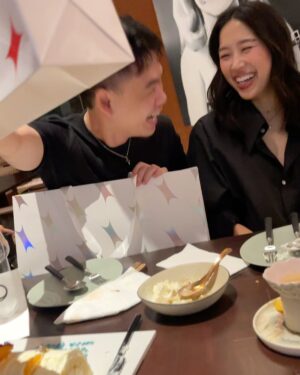 Carissa Springett Instagram - Pre birthday dinner 🎂🥰 กับพี่ๆ แบบด่วนก่อนบินเข้าป่า นอนพักในวันเกิดปีนี้ ดีใจที่ร้านเปิดปุ๊ปจองเลย @somabangkok ก่อนแมส 15 ที่ สั่งทุกเมนู เมนูละสามจาน กลัวแมสละจองไม่ได้5555 อร่อยมากก อร่อยร้องขอชีวิตตอนท้าย 🤣🤣 กลับมาซ้ำแน่ ขอบคุณพี่ๆทุกคนที่มาที่ไม่มาแต่รักกันนะคะ หัวเราะง่ายๆกันแบบนี้ จับมือ กินกาวิสคอนกันก่อนนอน แฮปปี้ที่สุด หนูรักน้าาาา