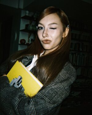 Carissa Springett Instagram - คิดว่าน้องคนนี้สอบได้เกรดอะไร 😜📚 #xoxo
