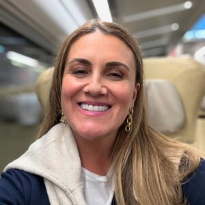 Carlota Corredera Instagram - Últimamente paso mucho tiempo en tren y eso solo significa una cosa: que todo marcha 🛤️🚉 #atodotren #rumboa59”