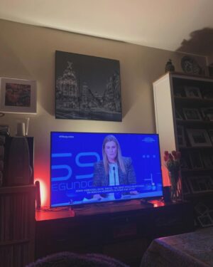 Carlota Corredera Instagram - Carrusel de mi pasado miércoles en @rtvecatalunya 🎠📺
1. Llegada
2. Preparada para L’altaveu
3. “La cheloteca” 
4. En la sala de los espejos de #59segundos
5, 6 y 7 Dos grandes referentes profesionales, ¡qué suerte la mía! 🤩🌟
8 y 9 Selfies a pie de micro
10 Con mi admirada @torrentenatalia: VALIENTE! 💜
11 Mis espectadores me ven en @la2_tve