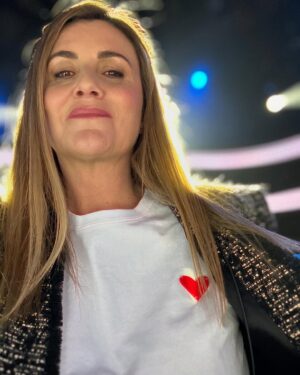 Carlota Corredera Instagram - Hace muchos, muchos años una persona buena conquistó mi corazón ❤️❤️❤️❤️❤️❤️
Siempre en tu equipo, querido @manuelzamoranoestilista, siempre a tu vera, te quiero 💕 #misamigossonmipatromonio