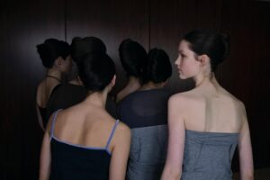 Carlota Guerrero Instagram - Preview of ss25 seen by @carlota_guerrero and @annasantangelo 

Photography @carlota_guerrero @nicolasferiche 
Production @eldiadespuesdehoy_ 
Stylist @annasantangelo
Casting @juliaasarocasting 
Movement director @guillemjimenezz
HMU @manuelapane

Talent
Esther Finch
Mar Garcia
Anna Serra
Gaia Kemp
Agnes Alvarez
Mar Garcia