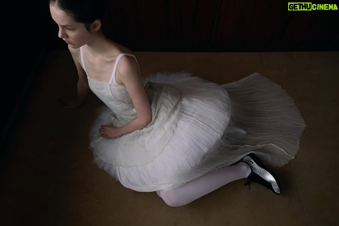 Carlota Guerrero - 6.2K Likes - Esther wearing a preview of ss25 seen by @carlota_guerrero and @annasantangelo
Photography @carlota_guerrero @nicolasferiche
Production @eldiadespuesdehoy_
Stylist @annasantangelo
Casting @juliaasarocasting
Movement director @guillemjimenezz
HMU @manuelapane