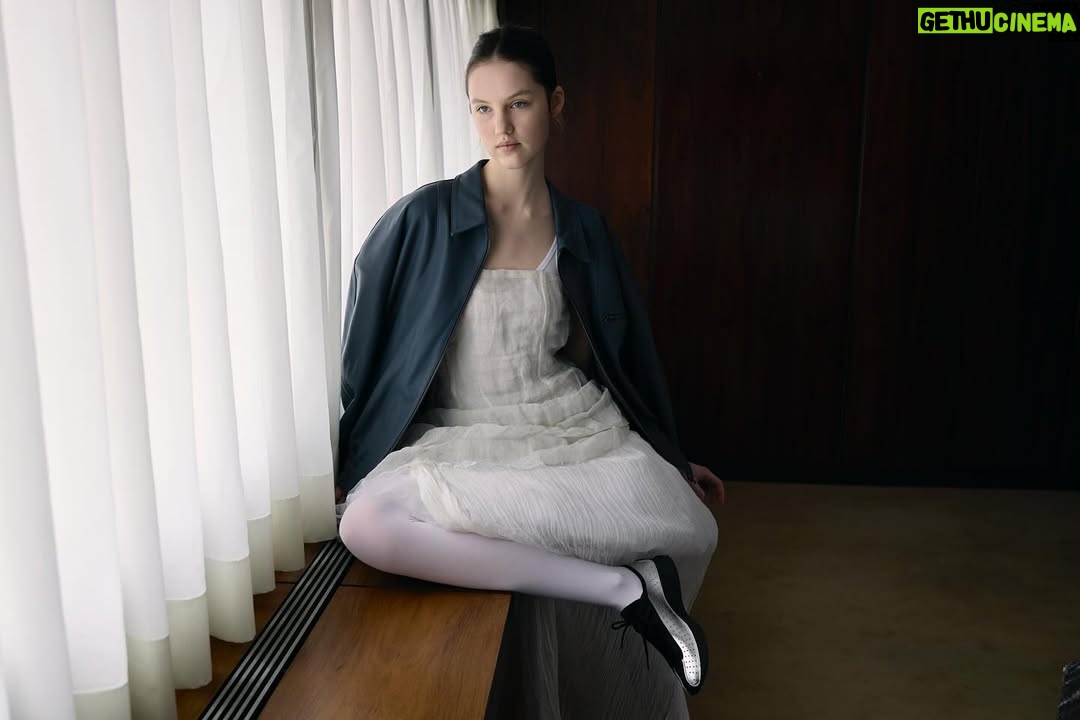 Carlota Guerrero - 6.2K Likes - Esther wearing a preview of ss25 seen by @carlota_guerrero and @annasantangelo
Photography @carlota_guerrero @nicolasferiche
Production @eldiadespuesdehoy_
Stylist @annasantangelo
Casting @juliaasarocasting
Movement director @guillemjimenezz
HMU @manuelapane