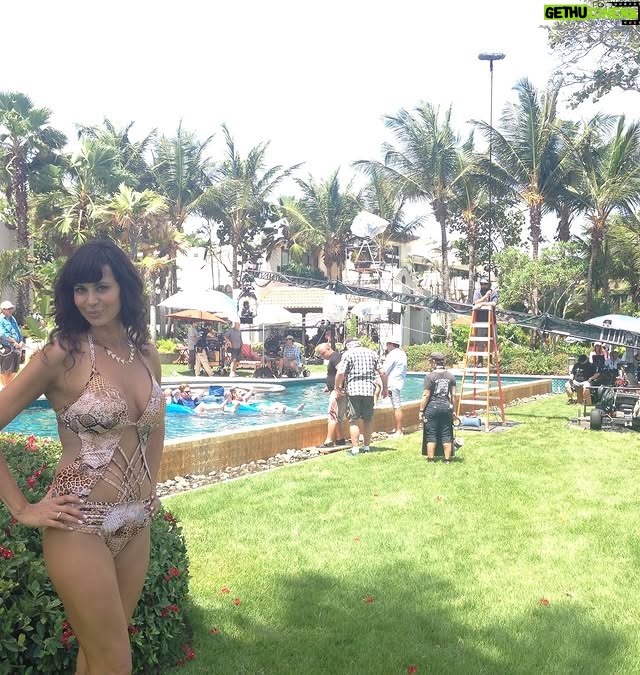 Catherine Bell - 22.9K Likes - Who remembers Dawwwwwn DeFazzzziooooo????? 💁🏻♀️
@adamsandler @davidspade @michaelchiklis @netflix