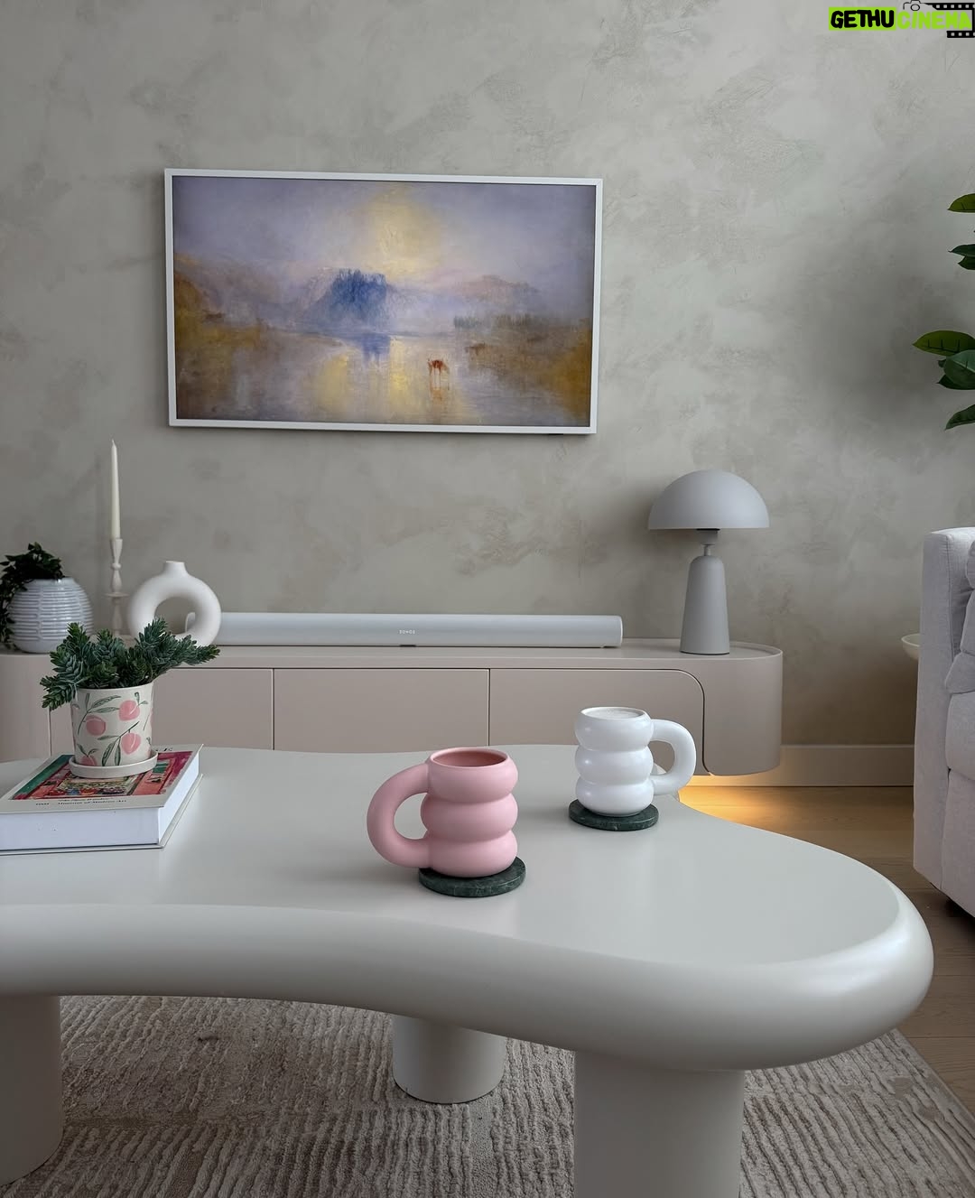 Catherine Paquin - 14.1K Likes - H O M E 💭🎞️🕯️🪞🧸🤎
& Concours GAGNE 1000$ chez Bain Depot !! On voulait remercier les gens qui ont écouter CATH PEACH RÉNOVE
Pour participer :
Slide dans mes dms pour me dire pour quel raison j’utilise ma carte blanche dans le dos d’Antoine (hihi, la réponse est dans le show)
Une fois que c’est fait commente un coeur bleu ici ‘🩵’ ou ‘💙’
& assures toi de suivre @baindepot & @catherinepeachh
Bonne chance 📺🍿
Gagnant annoncé le 10 février !!
#partenaire