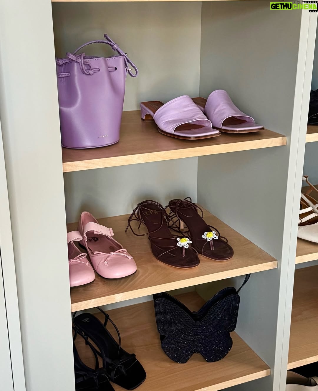 Catherine Paquin - 14.1K Likes - H O M E 💭🎞️🕯️🪞🧸🤎
& Concours GAGNE 1000$ chez Bain Depot !! On voulait remercier les gens qui ont écouter CATH PEACH RÉNOVE
Pour participer :
Slide dans mes dms pour me dire pour quel raison j’utilise ma carte blanche dans le dos d’Antoine (hihi, la réponse est dans le show)
Une fois que c’est fait commente un coeur bleu ici ‘🩵’ ou ‘💙’
& assures toi de suivre @baindepot & @catherinepeachh
Bonne chance 📺🍿
Gagnant annoncé le 10 février !!
#partenaire