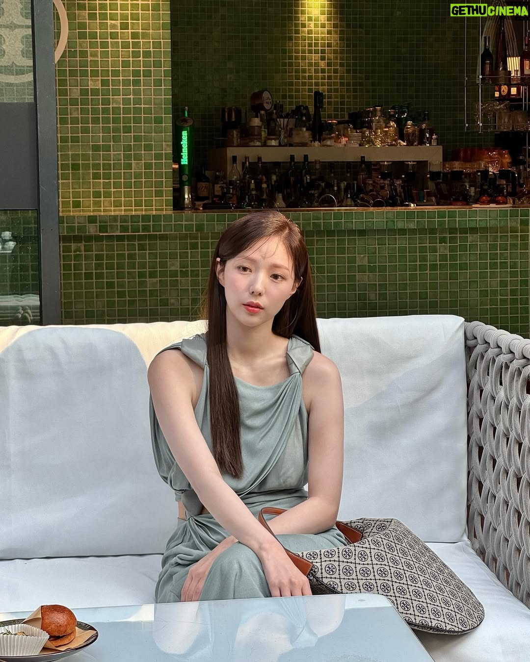 Chae Soo-bin - 417.5K Likes - Wonderful trip with Tory Burch ♥️
#ToryBurch #TMonogram
#ToryBurchSS25