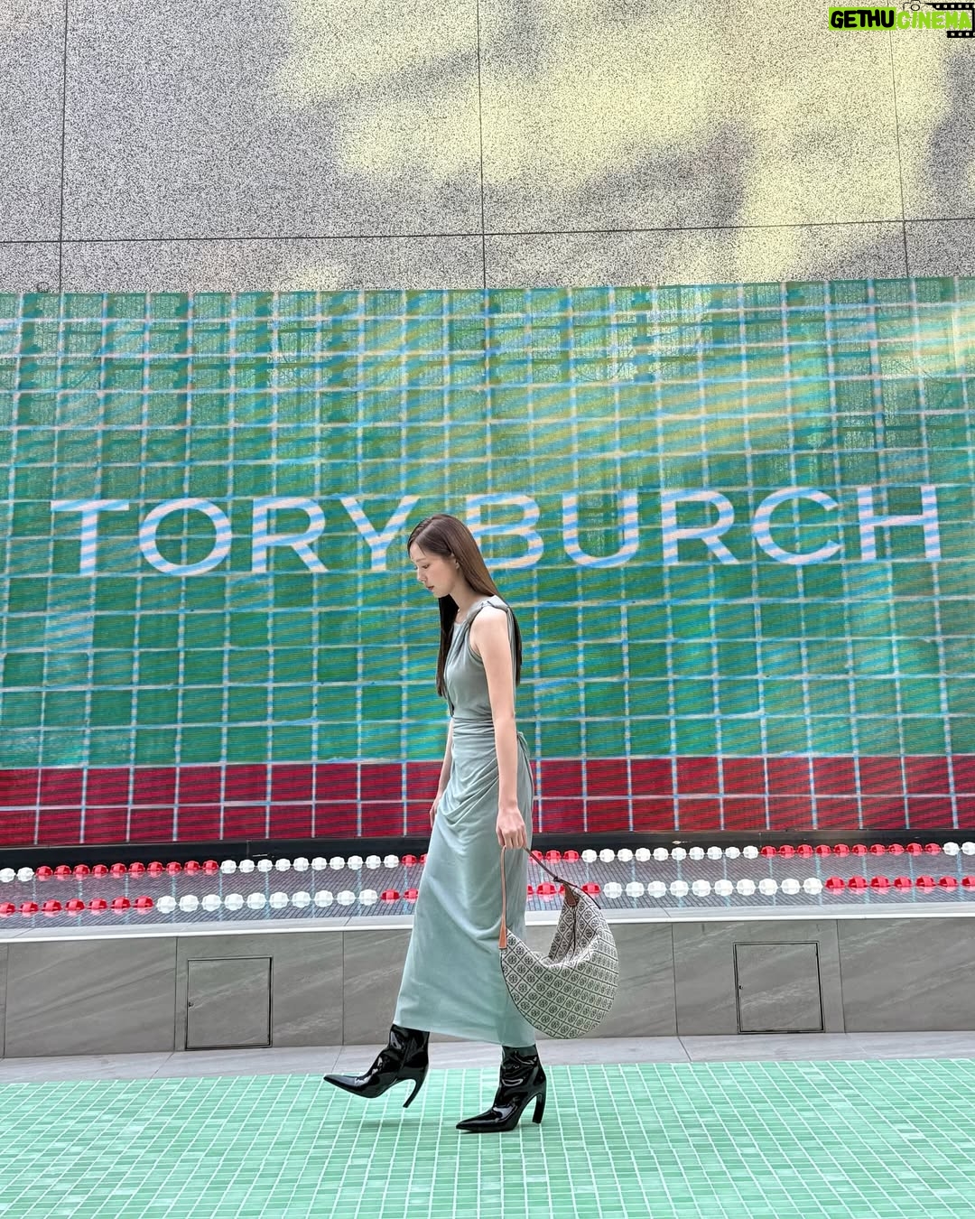 Chae Soo-bin - 417.5K Likes - Wonderful trip with Tory Burch ♥️
#ToryBurch #TMonogram
#ToryBurchSS25
