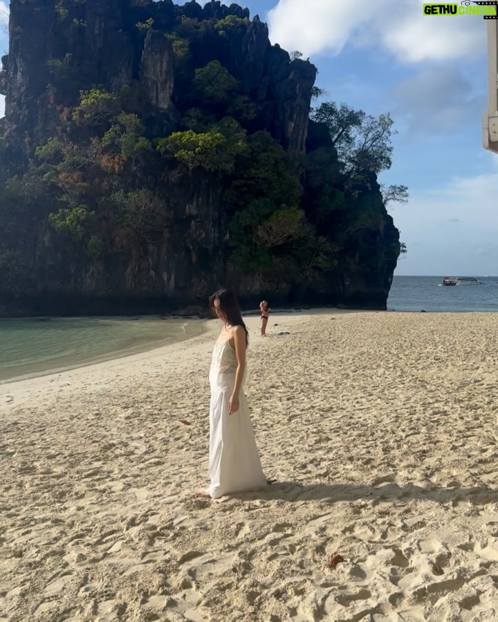 Chalida Vijitvongtong - 56.6K Likes - Krabi 🌊 สนุกโคตรจะบ้า!!!