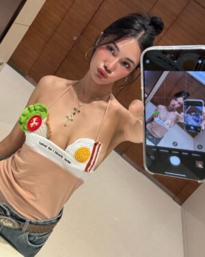 Chalita Suansane Instagram - What should I eat today?🍔🍟🌭