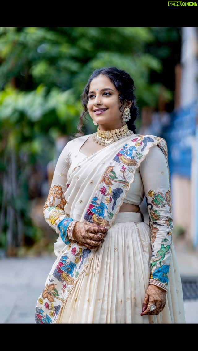 Chandana Ananthakrishna - 13.9K Likes - Precious ✨
#btyreleasingon21st
Mua @enlivenmakeoverbysushma
Styling @_shilpa_hegde
Outfit @classy_renthouse
Jewellery @vyduryam_jewellery_for_rent