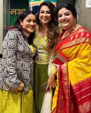 Chandrayee Ghosh Instagram - এক দারুন সন্ধ্যে উপহার দেওয়ার জন্য অনেক ধন্যবাদ স্টার জলসা ! 💫❣️
.
.
.
#স্টারজলসা #StarJalsha #AwardNight 
#StarJalsaParivarAwar2025 #SJPA2025 #স্টারজলসাপরিবারআওয়ার্ড2025 #RangamotiTirandaj #tvserial #instaupdate #CarouselPost #Explore #Instagram #ChandreyeeGhosh #Official_Chandreyee_Ghosh 
[Star Jalsha Parivaar Award, Award Night, Jalsha Parivaar, Award Night, Stay Tuned, Keep an eye on Star Jalsha, Explore, Instagram, Chandreyee Ghosh]