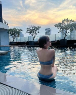 Chanidapa Pongsilpipat Instagram - Golden sunset. ☀️ #MigsSwimwear