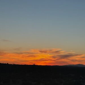 Chantal Baudaux Instagram - Aquí valiente 
aceptando el cambio 
agradeciendo atardeceres 
esperando y confiando 🤍