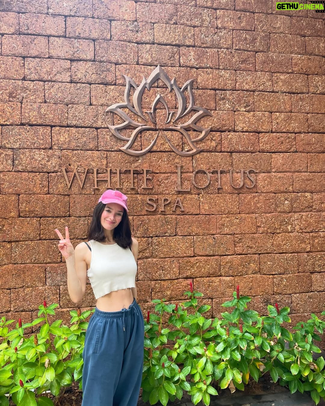 Charlotte Le Bon - 9.3K Likes - Welcome to the White Lotus in Thailand 🪷❤️