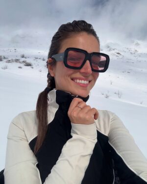 Charlotte Lemay Instagram - Mountain dump ❄️