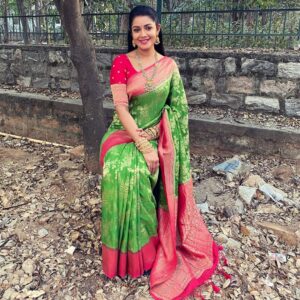 Chaya Singh Instagram - Feeling pretty 
Thank u @levishasarees for this beautiful saree

#sareelove #collab #ad
