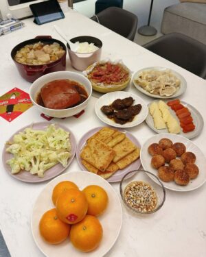 Chien Hung Instagram - //
吃完年夜飯來發文 哈哈
這幾天突發太多狀況需要處理
臨時改在台北過年
雖然全身卡卡但還算不錯吧哈哈哈 😆

謝謝大家2024的陪伴
除夕&新年快樂 🎉
蛇麼都順順利利
蛇麼都健健康康
蛇麼都心想事成
蛇麼都平平安安