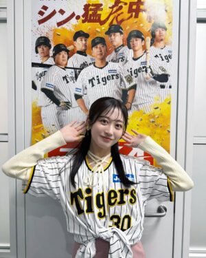 Chihiro Kawakami Instagram - スカイAさんにて
日鉄鋼板SGLスタジアム オープニングゲーム
実況ゲスト出演させていただきました🐯

一球一球に感情を揺さぶられるのを感じて
野球のシーズンはじまったな〜と思いました！

そして今日つけてたイヤリングがとても好き😊♡

#阪神タイガース #日鉄鋼板SGLスタジアム
#スカイA #ありがとうございました
#野球 #毎日の楽しみ #イヤリング #かわいい