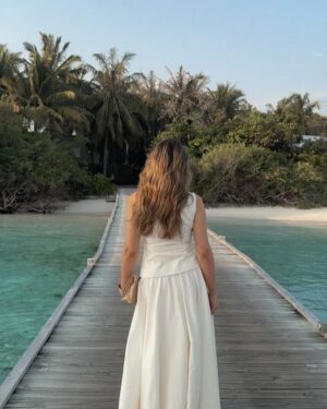 Chloe Lloyd Instagram - We woke up in our happy place - The Maldives🥹
We’ve been counting down the days to this trip for the last year! We adore it here SO much and just feel so lucky to even step foot on this beautiful place. It’s just so calming and how beautiful it is just can’t be captured in photographs! No cars, no pollution, just beautiful scenery, clear blue waters, thriving greenery and stunning wildlife. We’re doing two islands this year and are currently staying at Dhigali. 🤍
Island: @dhigalimaldives 
linen skirt & top: @aavelleofficial 
bag @diorbeauty @dior 
#maldives #maldives🌴