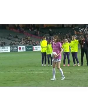 Chloe So Instagram - 第一次踏足大球場踢波
仲要對世界級球星
緊張咗好耐!!
雖然我最期待嘅畫面冇出現
但係
成功需苦幹
會繼續鞭策自己的o(｀ω´ )o
@viutv.fcw