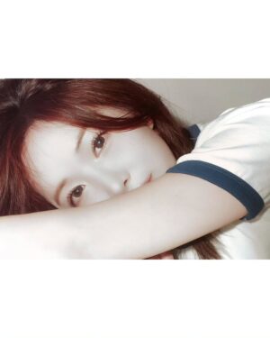 Cho Hyun-young Instagram - 드디어 올릴 사진 생김..🥹