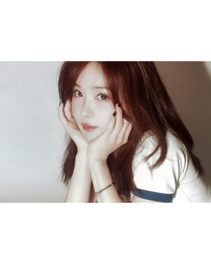 Cho Hyun-young Instagram - 드디어 올릴 사진 생김..🥹