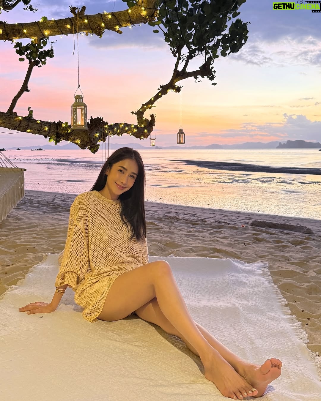 Chotika Wongwilas - 91.6K Likes - Sunset with youuuu😚😊😍😘
