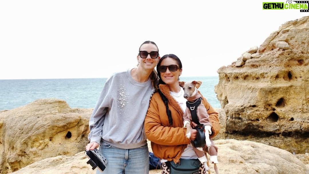 Christiane Endler - 9.3K Likes - Días de desconexión y descanso en familia, recargando energía para todo lo bueno que viene ☀️🏝️
@missispot @petitlordlatte son lo máximo, los amo ❤️