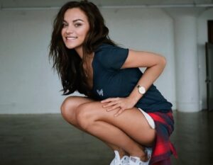 Christina Ochoa Instagram - 🐒 #CantSitStill #ExcitingNewsComingSoon 
——— 
📸: @likethejetsons 
MU: @makeupbyvera7
