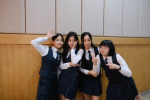 Chung Su-bin Instagram - 선의의 경쟁 마지막화 오늘밤 0시

끝까지 예측불가할테니 많은시청부탁드립니다 🐈💙💛🩷💚

마지막날 달려와준 언니덕에 눙물광광😭🩵