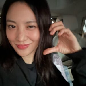 Claudia Kim Instagram - Will be having cake for breakfast for a while.. 생일 축하 해주셔서 정말 감사해요! 행복 …🫶🏻

Love, C
