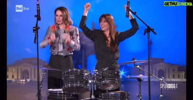 Claudia Pandolfi - 6.3K Likes - A.A.A. Cercasi bassista cantante automunita, per trio al fulmicotone.
#follemente
@emanuela_fanelli
@splendicornice
@iogeppicucciari