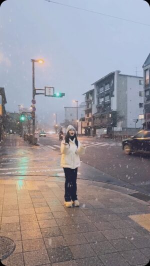 Cloud Wan Instagram - Just an ordinary girl seeing snow for the first time ❄️🤍

世界很大 我想去看看