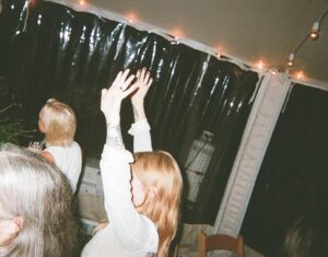 Coeur de Pirate Instagram - Moi et Marc on part pour notre lune de miel dans pas longtemps donc je voulais juste mettre des photos de notre mariage avec aucun contexte 💁🏼‍♀️