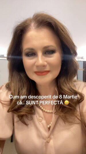 Corina Dănilă Instagram - Autoironia este binevenită oricând! 😄
La mulți ani, doamnelor și domnișoarelor! Perfecte ..sau nu! 🌸

#fyp #foryoupage #foryou #funny #funnyvideos #8martie #lipsync