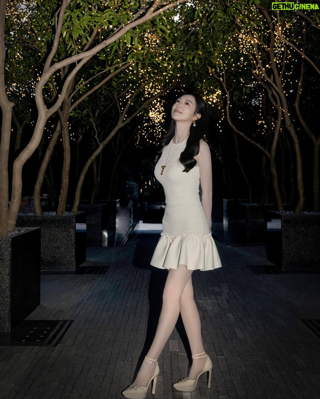 Crystal Fung - 14.7K Likes - All white是我的舒適區
在靜謐和純粹之中找到歸屬
🤍
Makeup : @muahanna
Hair : @jayxhair @hola.hair.pets
Dress & Accessories : @sandroparis @purplepr
Heels : @jimmychoo
Styled by @pelilam
📸 : @ed.win_0418