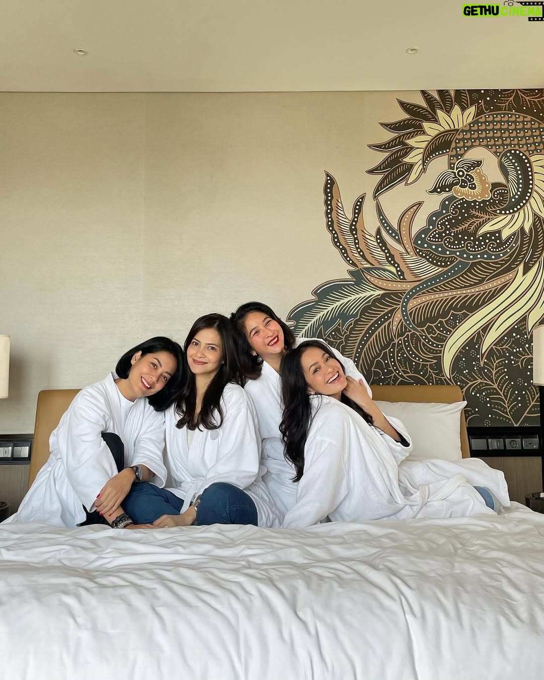 Cut Tari - 17.7K Likes - Cherishing every moment with them 🤍