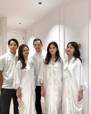 Cut Tari Instagram - Eid Mubarak tou you and your family ✨