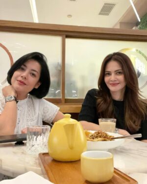 Cut Tari Instagram - Sore menyore disuatu sore 💕

Oya, menjelang Ramadhan, mohon maaf lahir bathin dari kita berdua yah .. 🙂🙏🏻