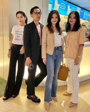 Cut Tari Instagram - Congratulations @itsmebcl @officialpilarez @irawbw @falconpictures_ and all cast and crew for ‘Pasutri Gaje’ movie premiere. Such an entertaining movie! Wish the movie gonna be a big hit!. ✨