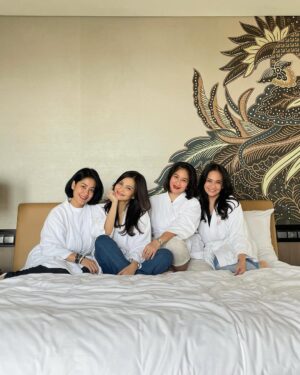 Cut Tari Instagram - Cherishing every moment with them 🤍